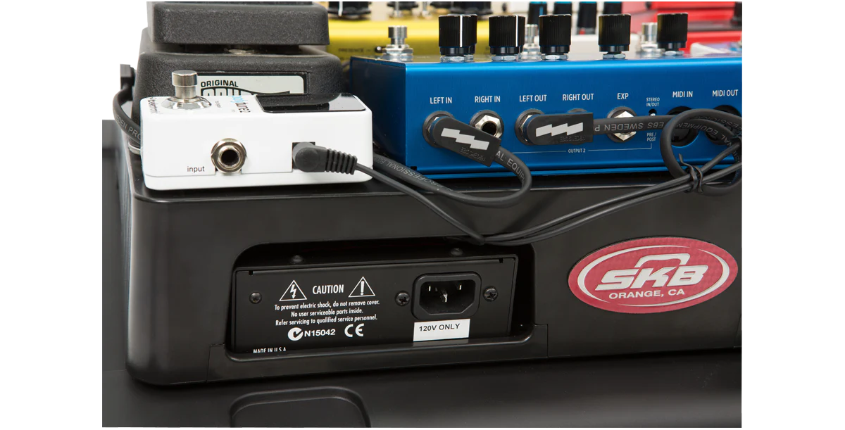 iSeries 2015-7 Case w/ 1SKB-PB1712 Pedalboard - Image 14